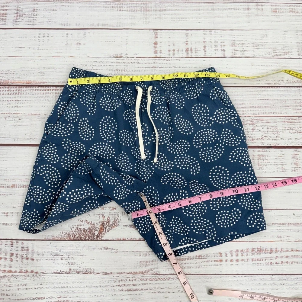 J. Crew men's size Small blue and white paisley lined dock shorts